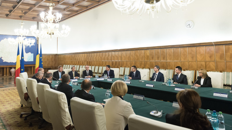 Parlamentarii intră în vacanță, guvernul adoptă proiecte importante